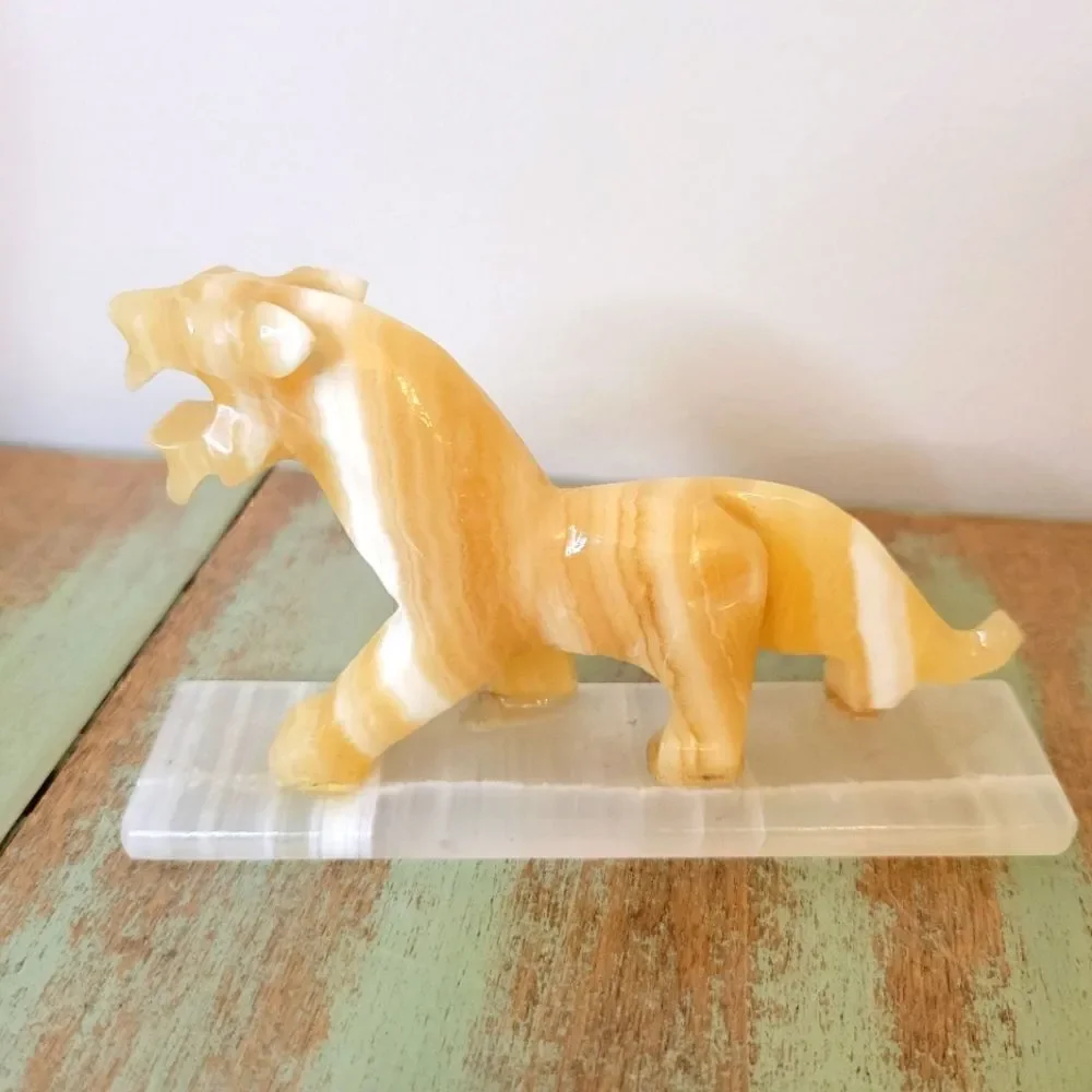 Vintage Natural Agate Lion Carved Stone Sculpture